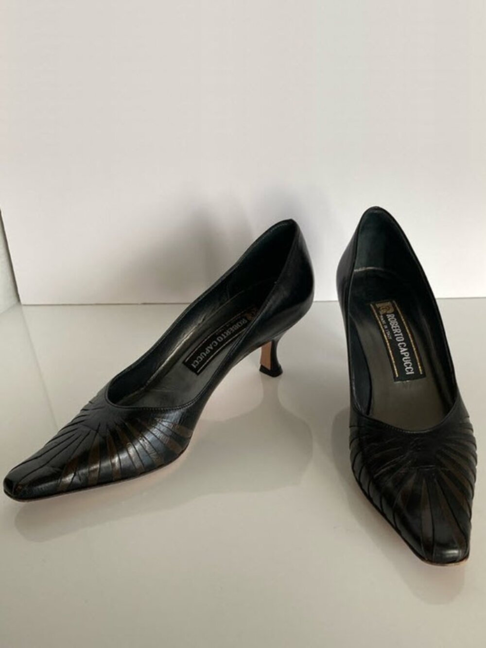 Roberto Capucci Black Fan Detail Low Heel Pumps 6.5 Made in Italy EUC